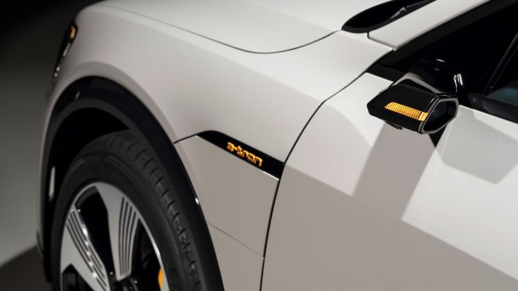 Audi e-tron (Siam beige) virtuelt sidespejl og e-tron logo