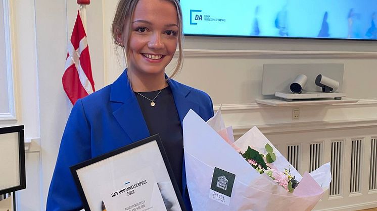 HimmerLands receptionistelev Helene Nolsøe modtager Dansk Arbejdsgiverforeningens Uddannelsespris og et dertilhørende legat på 25.000 kr.