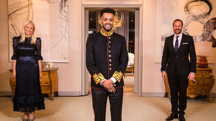Natnael opptrer på fredagens Spellemannshow med låta «Ekko» fra Skaugum. Foto: Robin Bøe 