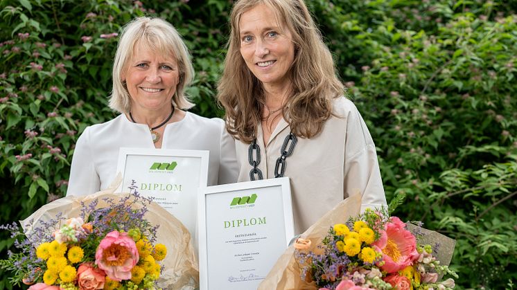 Johanna Albert, överläkare anestesi och intensivvård, och Annika Lundgren Cronsioe, överläkare kvinnokliniken, vann Region Stockholms miljöpriser. Foto: Fotograf: Jann Lipka, Region Stockholm