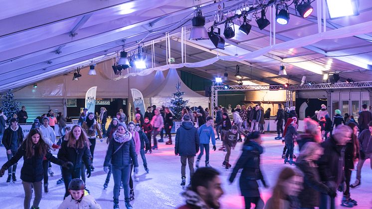 Eisdisko mit Lichter- und Lasershow
