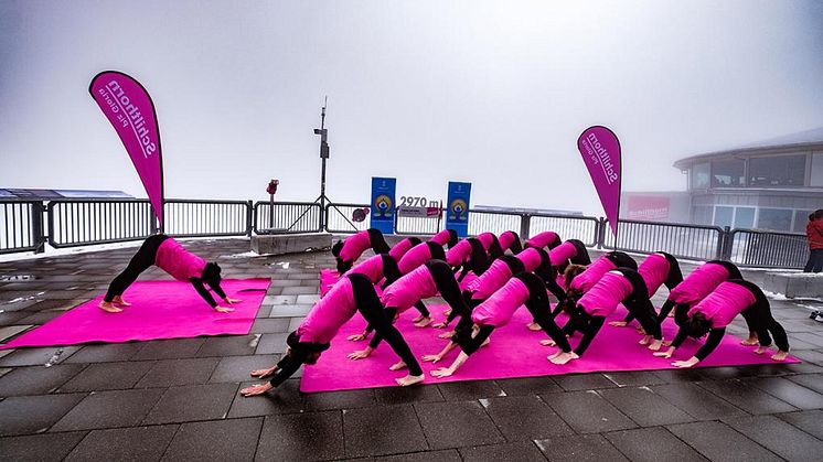 YOGA-SESSION ZUM WELT YOGA TAG AUF DEM SCHILTHORN