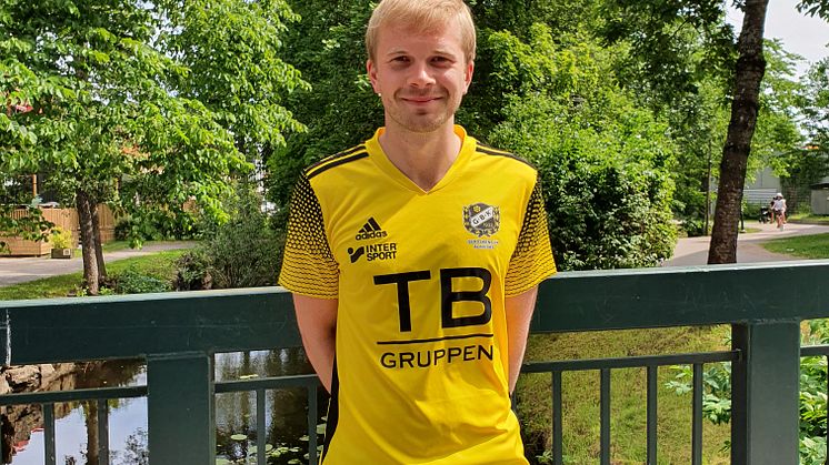 TB-Gruppens biträdande förvaltare (tillika gammal Gerdsken-spelare) Albin Hallberg i den gulsvarta tröjan