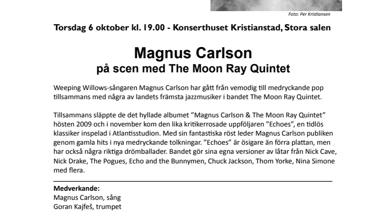Magnus Carlson på scen med The Moon Ray Quintet