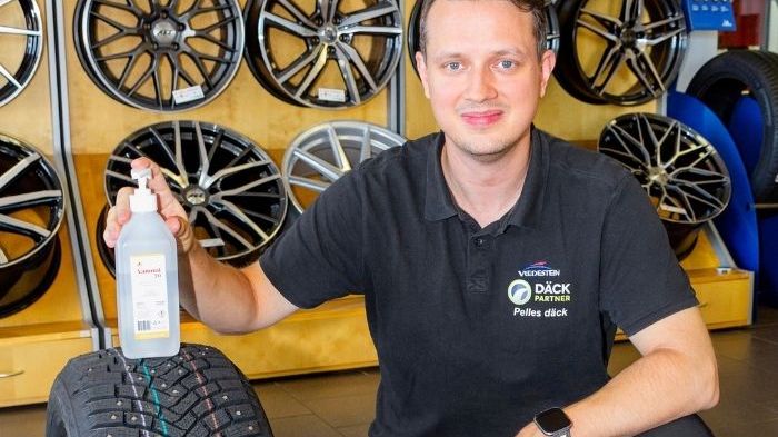 Robert på Däckpartner uppmanar bilister att skifta till vinterhjul i tid.