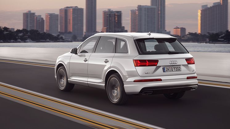 Audi Q7 rear