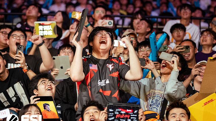 dhl-group-e-sports-winner-surprise.jpg