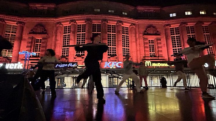 Aufbau Lichtfest Leipzig 2024: A (De)Konstruieren (Hauptbahnhof)