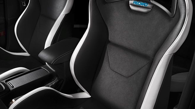 A Ford egyre több autót gyárt az európai piacra: a vadonatúj Focus RS első példánya legördült a gyártósorról
