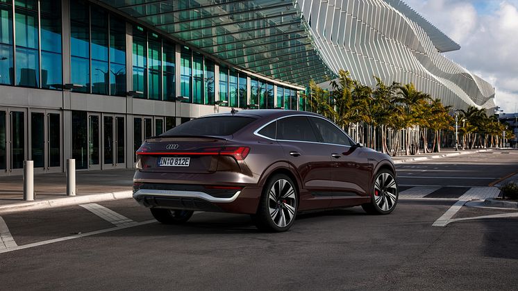 Audi Q8 Sportback e-tron (Madeirabrun)