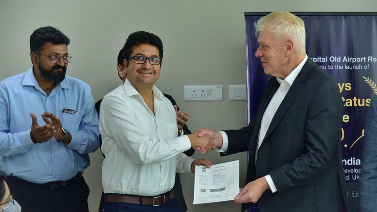 Karthik Rajagopal, COO at Manipal Hospitals, with Keith Errey, CEO of Isansys Lifecare