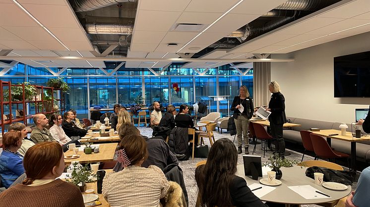 Verksamheter från Göteborgs stadskärna samlades idag i Platinan för digital föreläsning och workshop om kundbemötande.