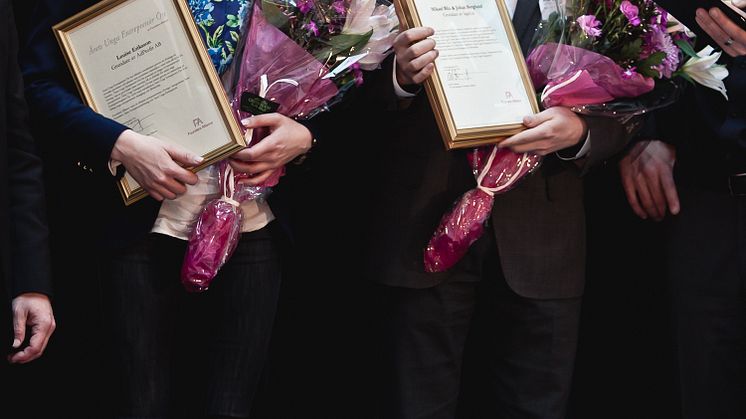 Grundarna av två nätbaserade företag delar på titeln ”Årets Unga Entreprenör Öst 2012”