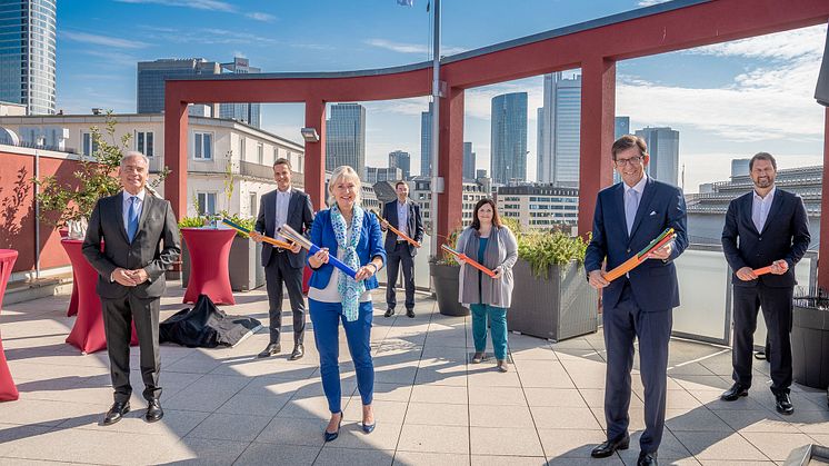 Pressetermin zur Gigabitregion FrankfurtRheinMain u.a. mit Prof. Dr. Kristina Sinemus, Hessische Digitalministerin, Thomas Horn, Verbandsdirektor Regionalverband (2.v.r.), Marius Dallmann, Deutsche Glasfaser (2.v.l). (Regionalverband FRM)