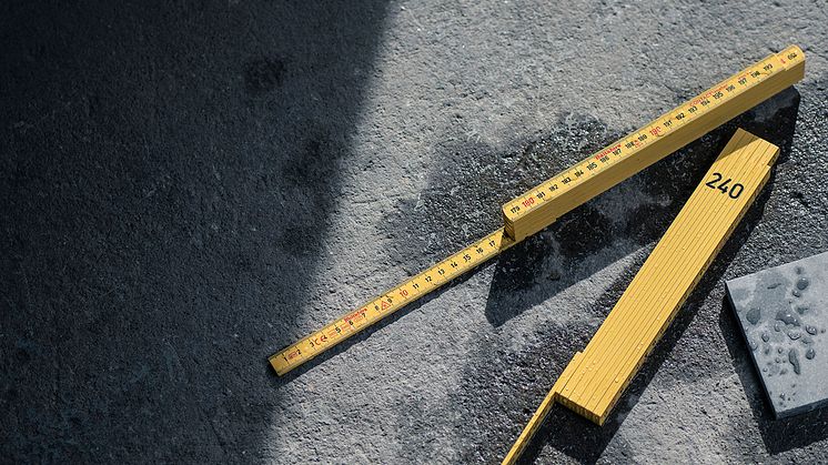 Meterstock 2,4 m samt Contact-Meter – båda i glasfiber.