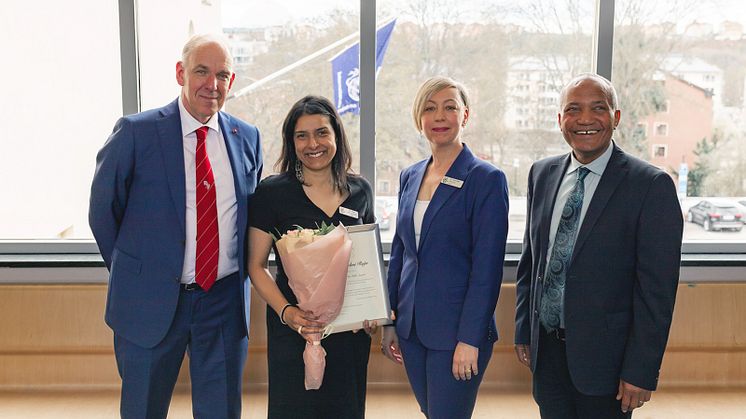 Grattis Ms Raja, den första vinnaren av Ellinor/Dr Tekle Award för lärare!