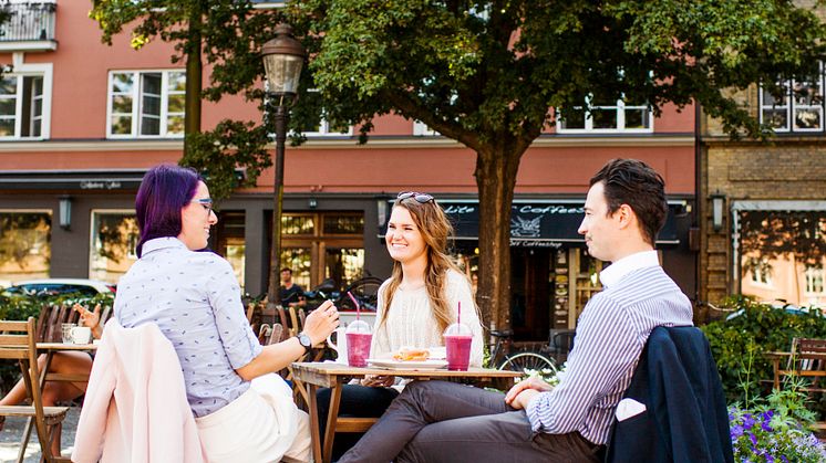 Fika på Davidshallstorg. Foto Apelöga Malmö stad. (2).jpeg