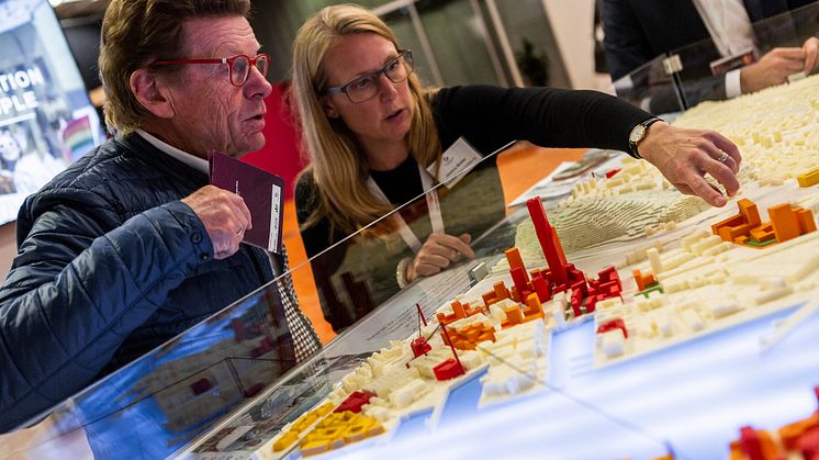 I Business Region Göteborgs monter diskuteras stadens framtid.