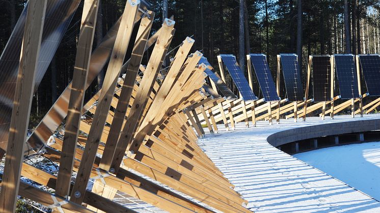 Solcellsparken Solvåg invigs in samband med konferensen. Parken består av 117 dubbelsidiga paneler och fungerar både som forskningsanläggning och social mötesplats.