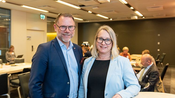 Andreas Svahn (S), regionstyrelsens ordförande i Region Örebro län och Cecilia Linder (M), regionråd Region Uppsala. Foto: Aksel Örn Ekblom/Mälardalsrådet.