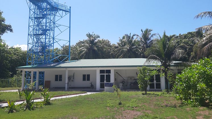 Mätningar vid stationen Hanimaadhoo på Maldiverna visar att covidpandemins nedstängningar rejält minskade halten av kortlivade nedkylande partiklar i luften medan långlivade växthusgaser knappt påverkades. Foto: Joakim Romson