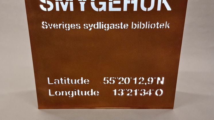 Skåne får Sveriges sydligaste bibliotek när Studieförbundet NBV öppnar 100 nya minibibliotek. Författaren Joakim Palmkvist inviger i Malmö där också Falafels svenska fader hyllas.