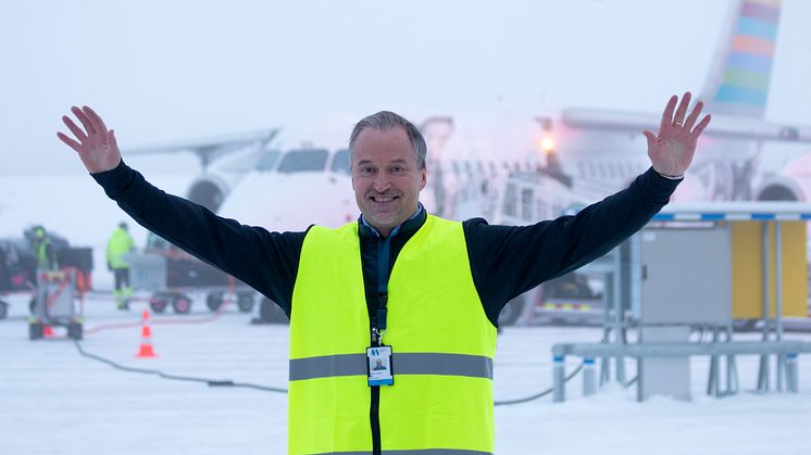 VD Gunnar Lenman gör sig redo att välkomna flygplanen från Göteborg och Växjö