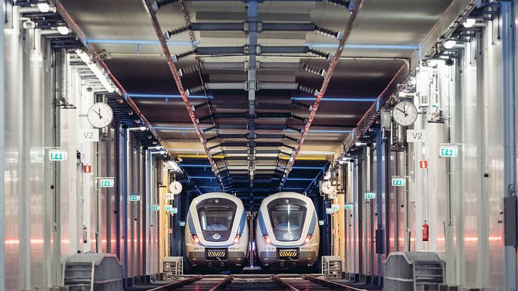 Emtrain bedriver fordonsunderhåll åt pendeltågen i tre depåer i Stockholmsregionen.