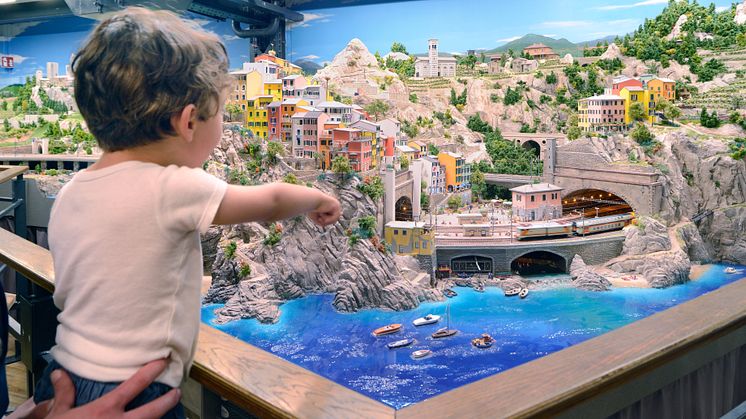 Hamburg_Kind_im_Miniatur_Wunderland.jpg