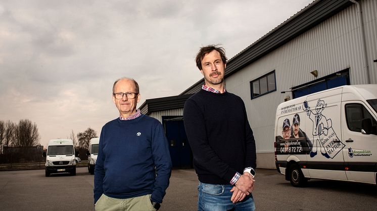 Calle Björkman, som startade Hr Björkmans Entrémattor 1993, tillsammans med Jonas Persson, produktions- och distributionschef, satsar miljövänligt med två nya eSprinter