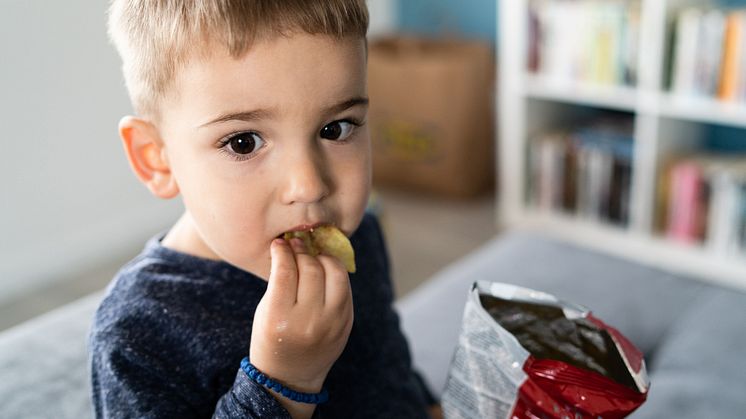 Massive decrease in fruit and vegetable intake reported by children receiving free school meals following lockdown