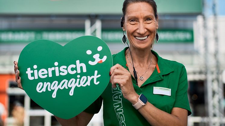 Fressnapf-tierisch-engagiert-Marktmitarbeiterin.jpg