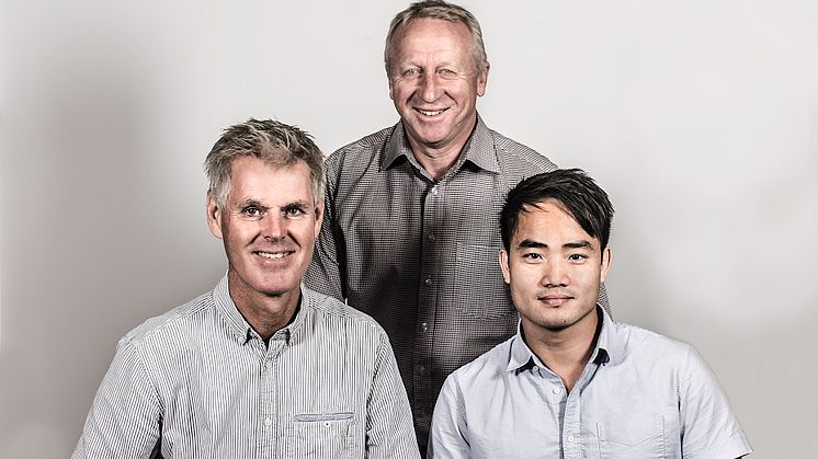EINAR THORÉN (LEFT), TERJE GRAVDAL AND THAISON VU SEE POSSIBILITIES IN VIETNAM. Photo: Trainor AS