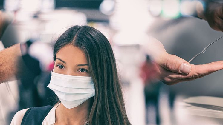 Simployers juridiske HR- og ledelsesrådgiver Karoline Dystebakken minner om at smittevernrutinene må oppdateres når situasjonen endres. Foto: Dreamstime