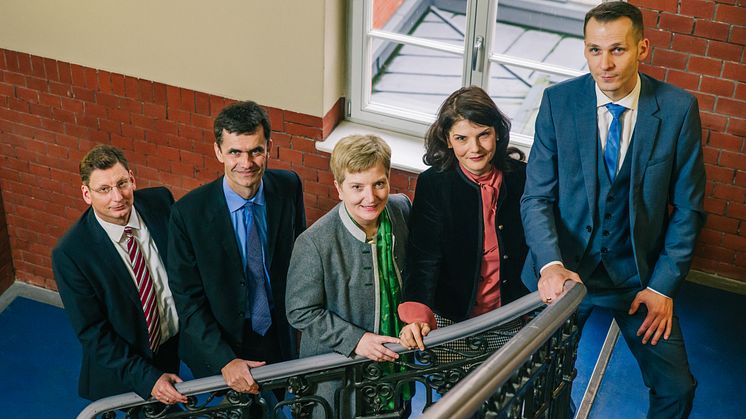 TH-Präsidentin Prof. Dr. Ulrike Tippe (Mitte), Vizepräsidentin Prof. Nikola Budilov-Nettelmann, Vizepräsident Prof. Dr. Stefan Kubica (r.), Vizepräsident Prof. Dr. Ralf Vandenhouten (2.v.l.) und Kanzler Thomas Lehne.