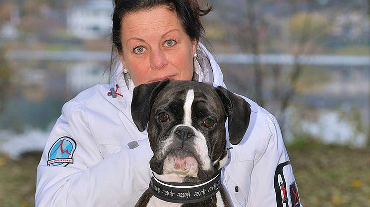 Årets bragdhund 2016 Ollie tillsammans med matte Anki Rydh. Foto: Johan Frick-Meijer
