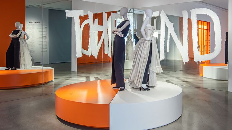Installationsbild från utställningen Margiela, åren med Hermès