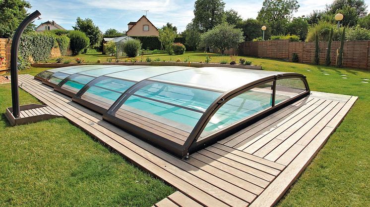 Pool mit Poolüberdachung © Desjoyaux Pools