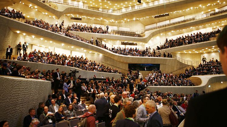 Rund 1.600 Teilnehmer der XING-Tagung „New Work Experience“ erhielten am 6. März in der Hamburger Elbphilharmonie und Locations der HafenCity vielfältige Impulse zur Arbeitswelt von morgen. 
