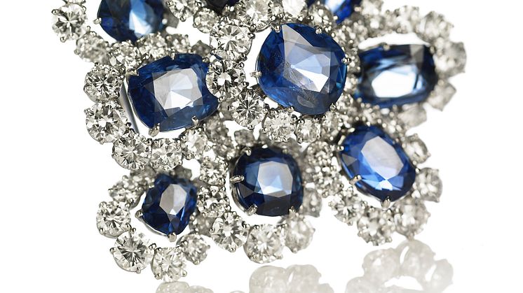 Van Cleef & Arpels: Safir- og diamantbroche af platin og 18 kt. hvidguld. Hammerslag: 560.000 kr.