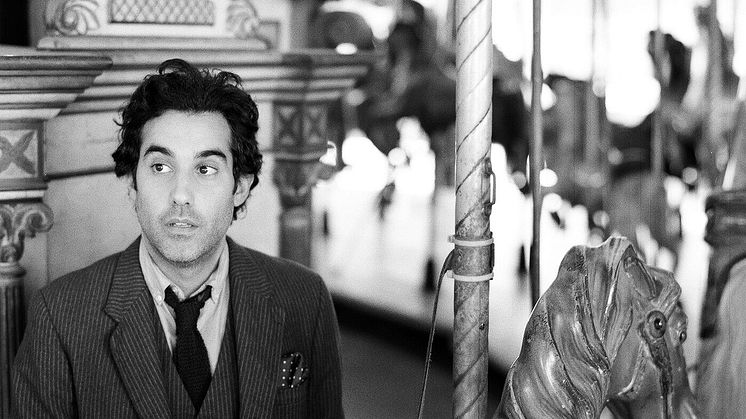 14th Floor signar Joshua Radin och rush releasar albumet "Simple Times."