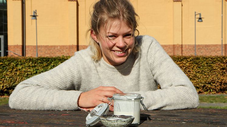 Line Hellström, nyutexaminerad gastronom som kartlagt en spontanfermenterad unik gårdskultur.