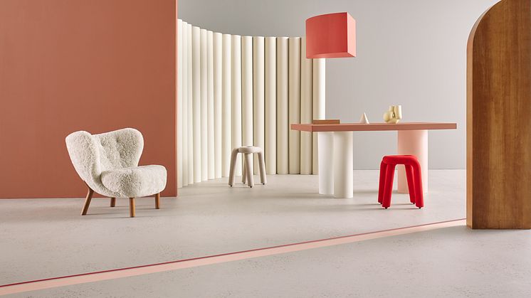 Sarlon & Modul'up 2021_9501 Neutral grey dissolved stone_4806 soft peach stardust_886 red uni_studio-photo