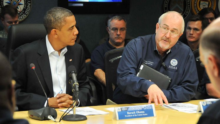 Kris- och katastrofexperten Craig Fugate (till höger) tillsammans med USA:s dåvarande president Barack Obama under orkanen Sandy 2012. 