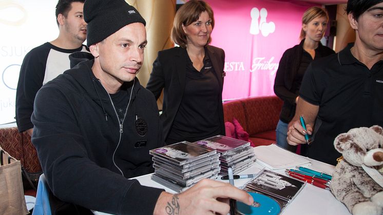 Var med i utlottningen av signerade Petter CDs