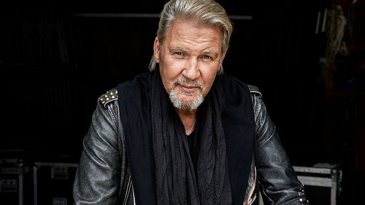 Johnny Logan (King of Eurovision) medverkar i Robert Wells stjärnspäckade "Rhapsody In Rock" på Dalhalla i sommar