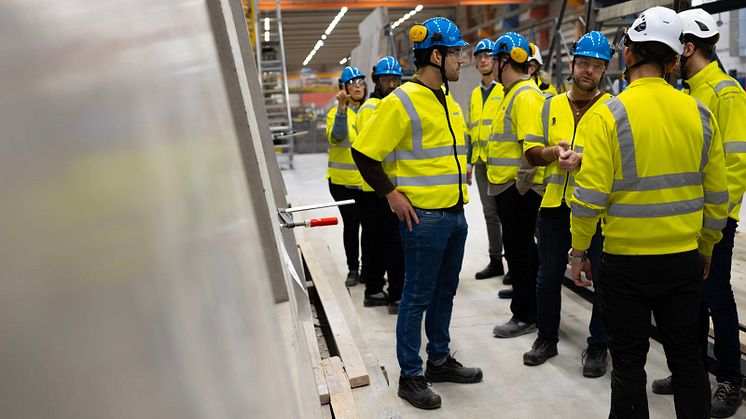 Besök vid Strängbetongs fabrik i Örebro som producerar väggar med lägre klimatavtryck till bostadsprojektet Hestur.