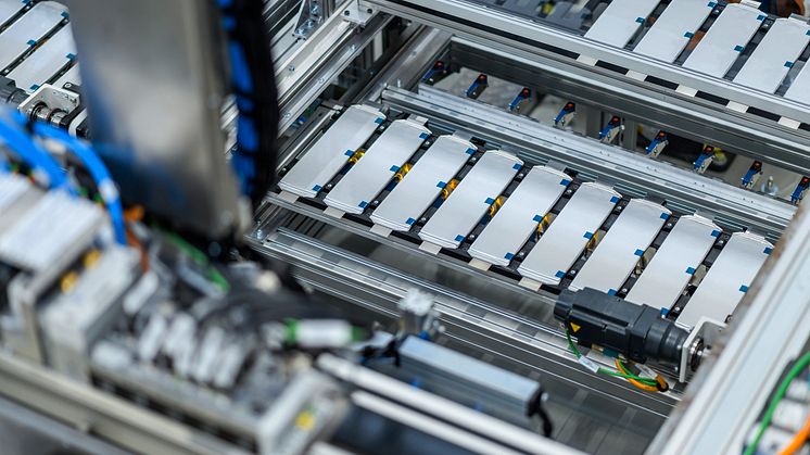 Mercedes-Benz skruer op for genanvendelse af bilbatterier med ny fabrik i 2023