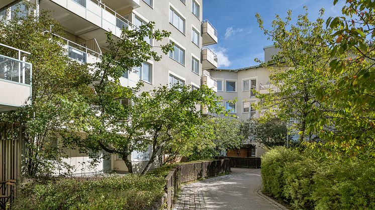 Kvarteret Dovre i Husby är ett av de senaste SKB-kvarteren som blivit trygghetscertifierade. Foto: baraBild