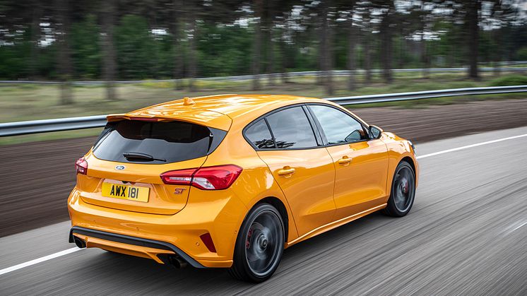 FORD_2019_FOCUS_ST_03-LOW